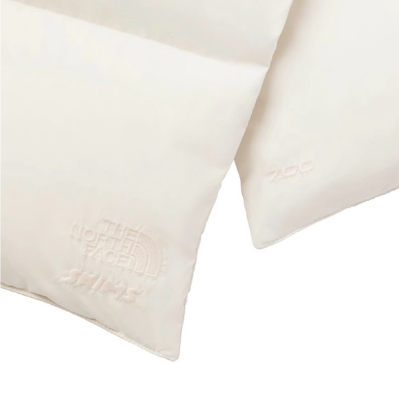 THE NORTH FACE X SKIMS Nuptse Scarf In Bone (slight flaw) - Picture 5 of 13